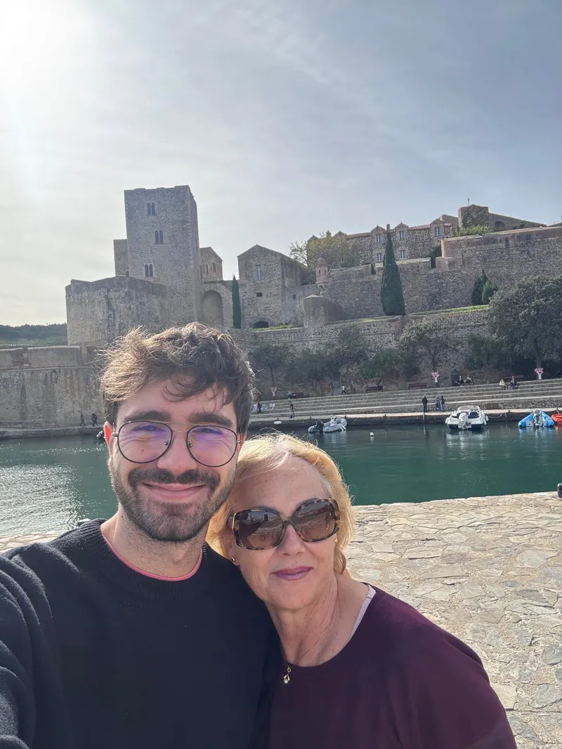 Selfie in front of the Château Royal in Collioure