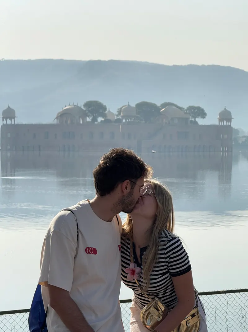 Kissing in front of Jal Mahal