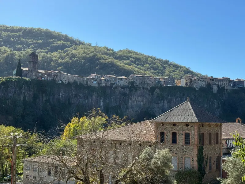 Castellfollit de la Roca on its basalt cliff, seen from the parallel road